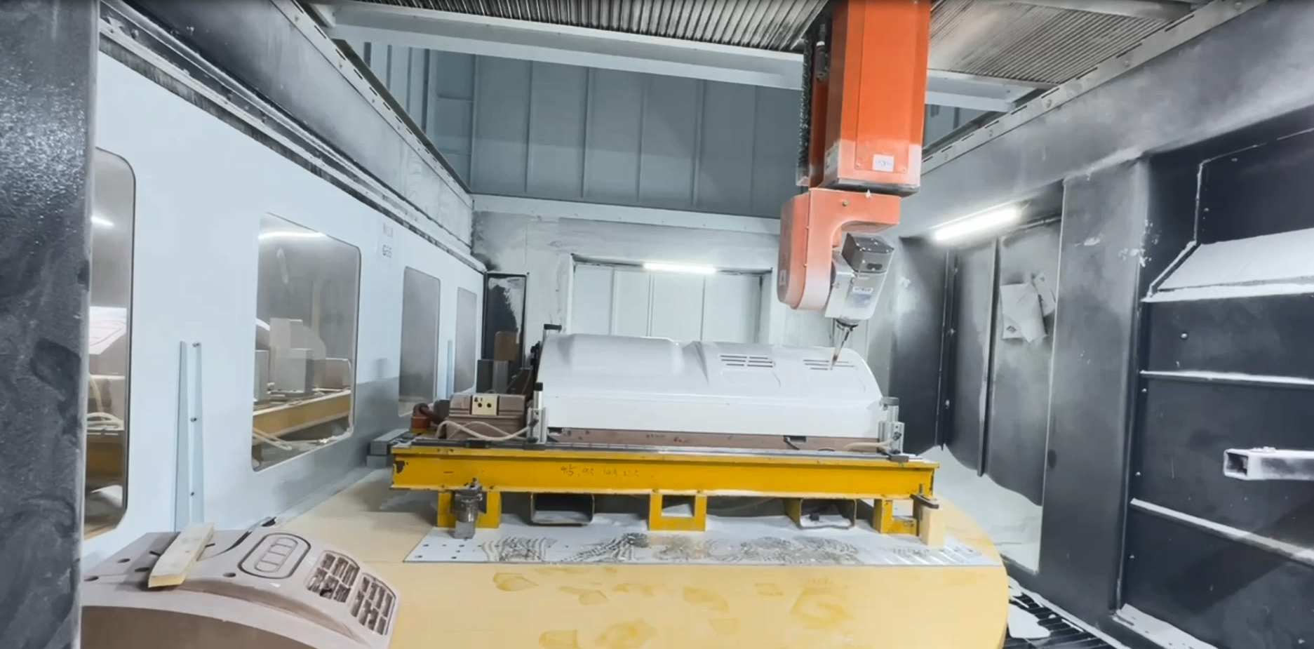  Machine de routeur CNC à cinq axes avec table double 