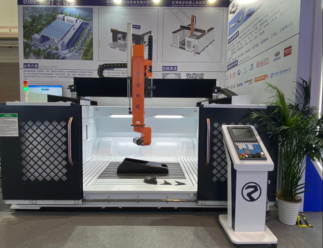 Usinage CNC 5 axes pour pièces en plastique, composites, bois ou aluminium 