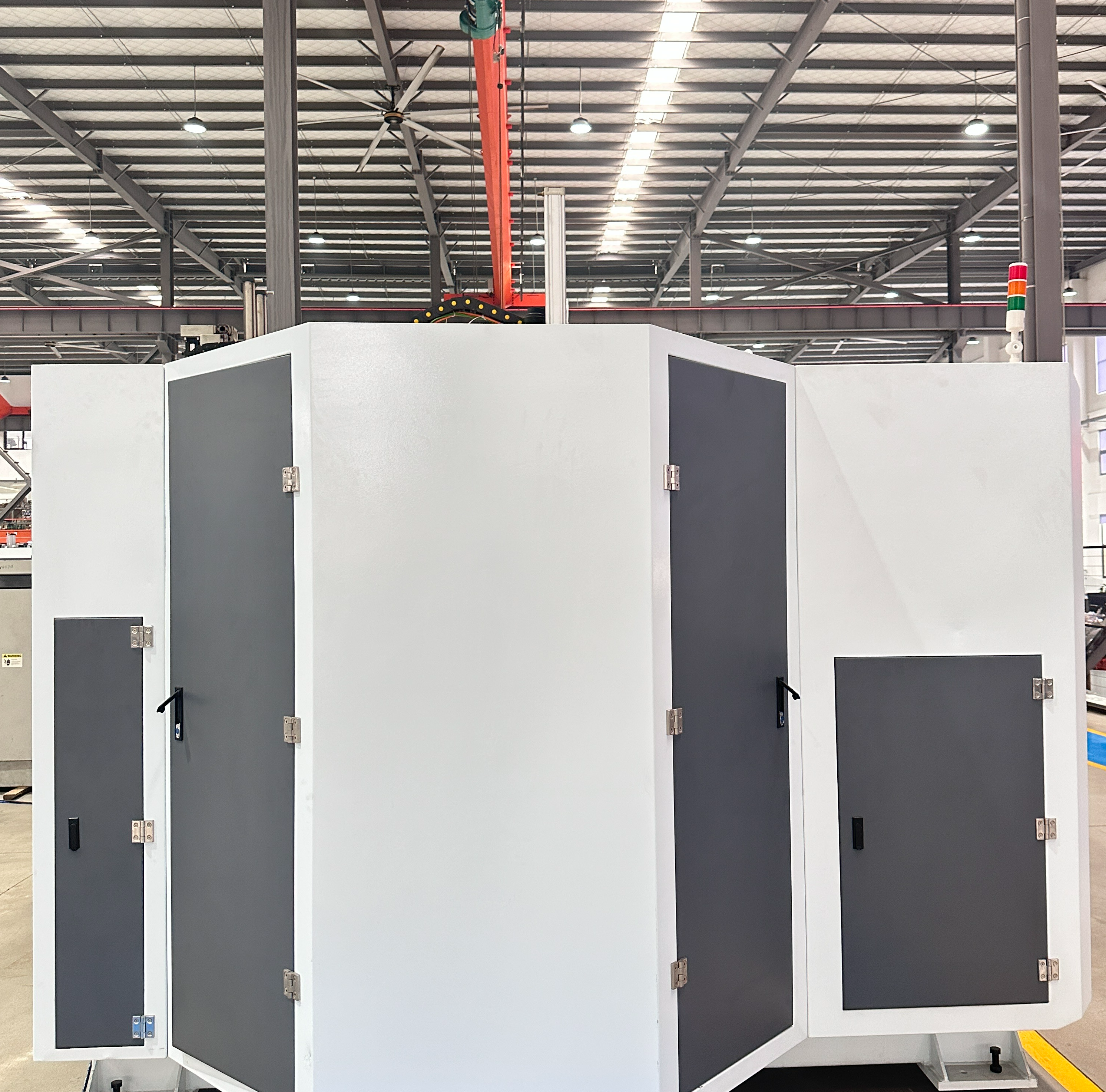 Machinerie d'usine Truss Type 5 Axe CNC Routeur avec RTCP pour les pièces matériaux composites