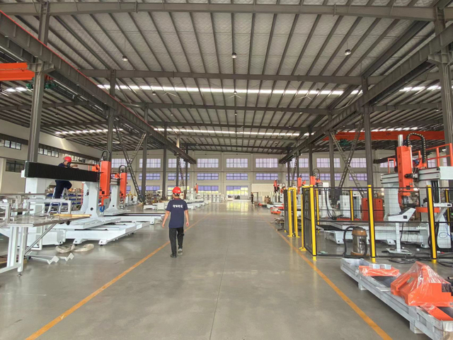 Routeur CNC Table CNC à 5 axes RBT pour le fraisage, la coupe et la coupe approuvés