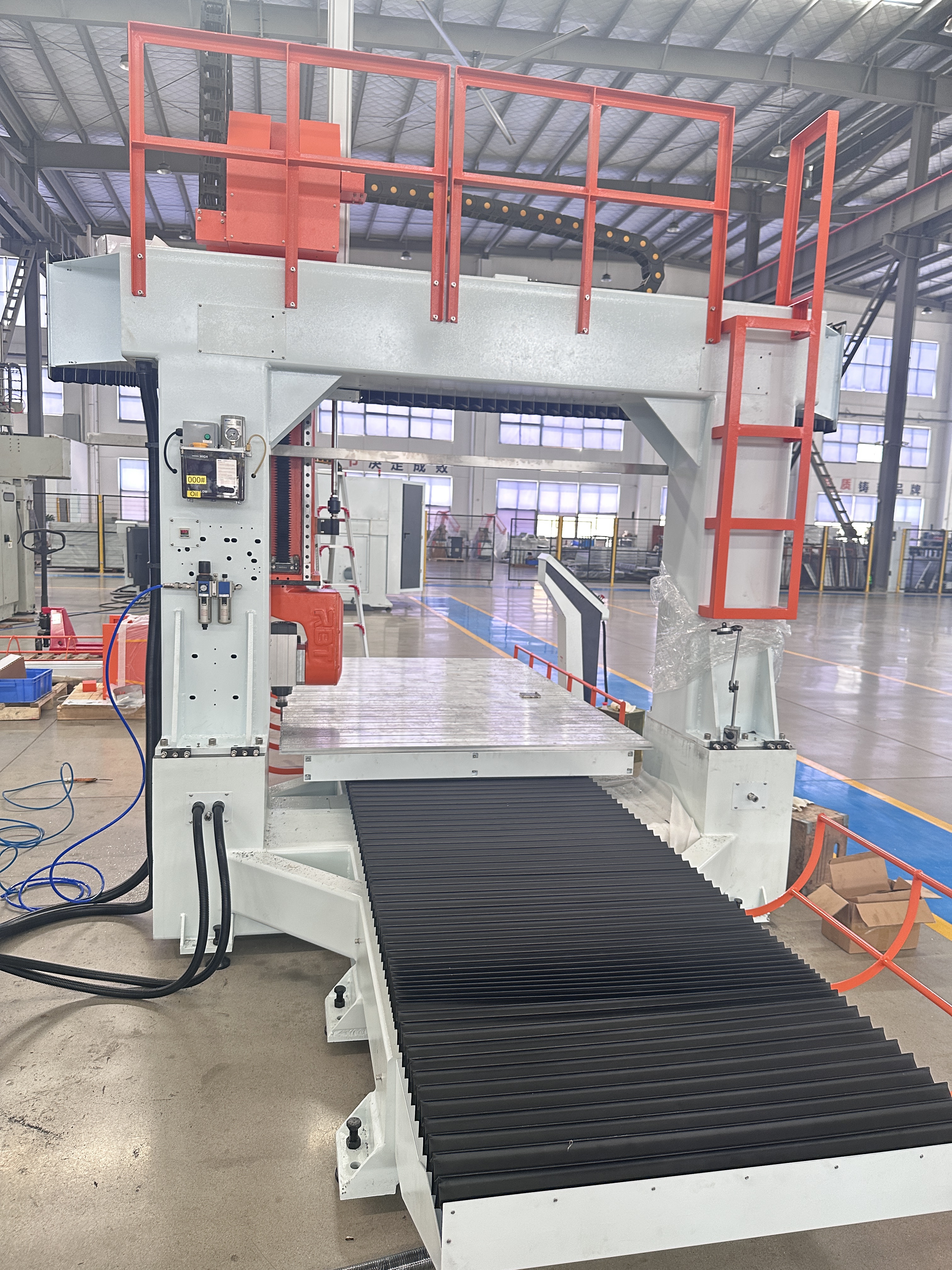RBT Factory Machine 5 axe CNC Routeur de coupe pour les composites Pièces de matériaux
