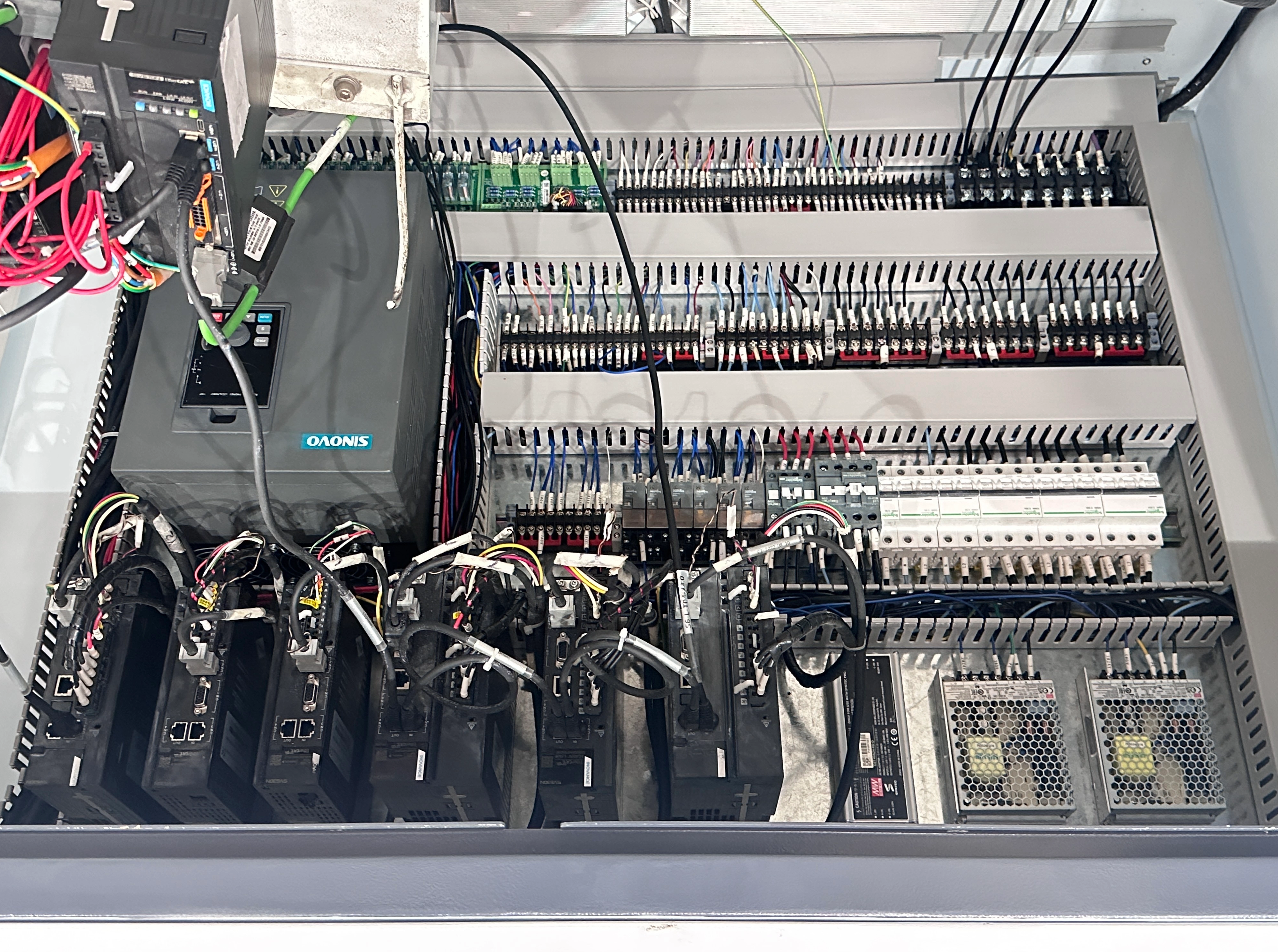 Machinerie d'usine Truss Type 5 Axe CNC Routeur avec RTCP pour les pièces matériaux composites