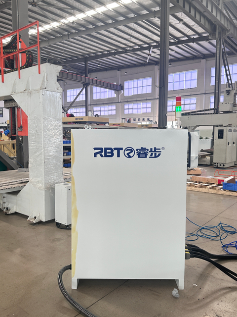 Industrie aérospatiale 5 axe CNC Routeur de gravure pour les pièces de tube en fibre de carbone