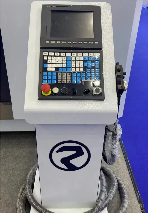 Routeur CNC à haute vitesse à 5 axes pour l'usinage composite et plastique