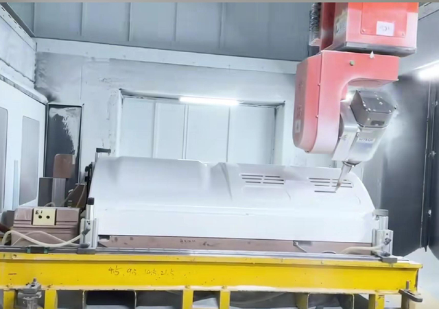 Machine CNC à 5 axes avec table rotative pour l'usinage en plastique