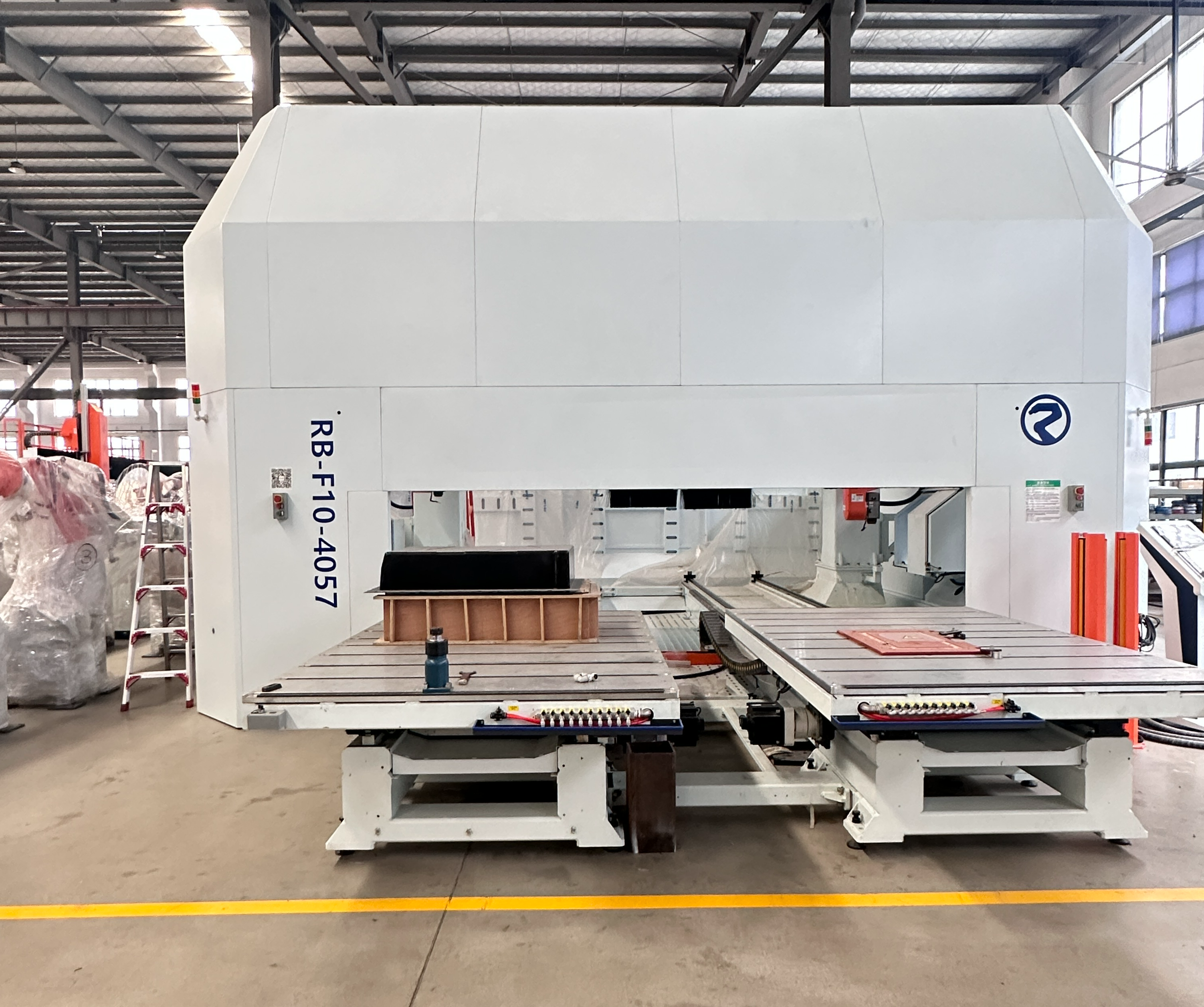 Machine CNC à double tête à 5 axes pour plastiques industriels